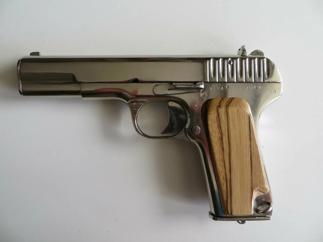 бела из тт. тт 33 reference. бандит с револьвером. черный пистолет тт. бела из тт.