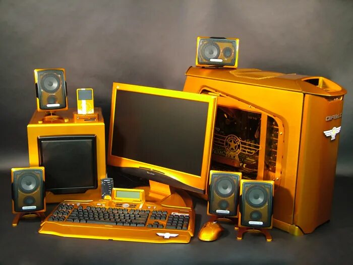 Компьютер gold. Компьютер. Золотой компьютер. Золото в компьютере. Комп из золота.
