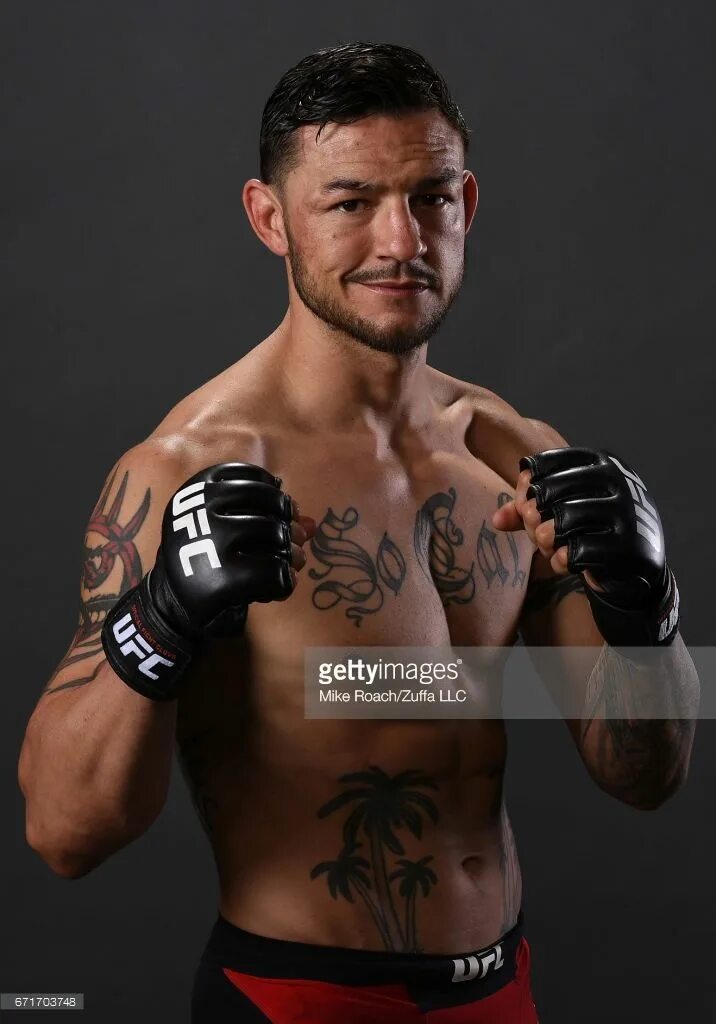Свонсон фото. Холлоуэй - свонсон. Каб свонсон. Cub swanson. Каб свонсон боец.