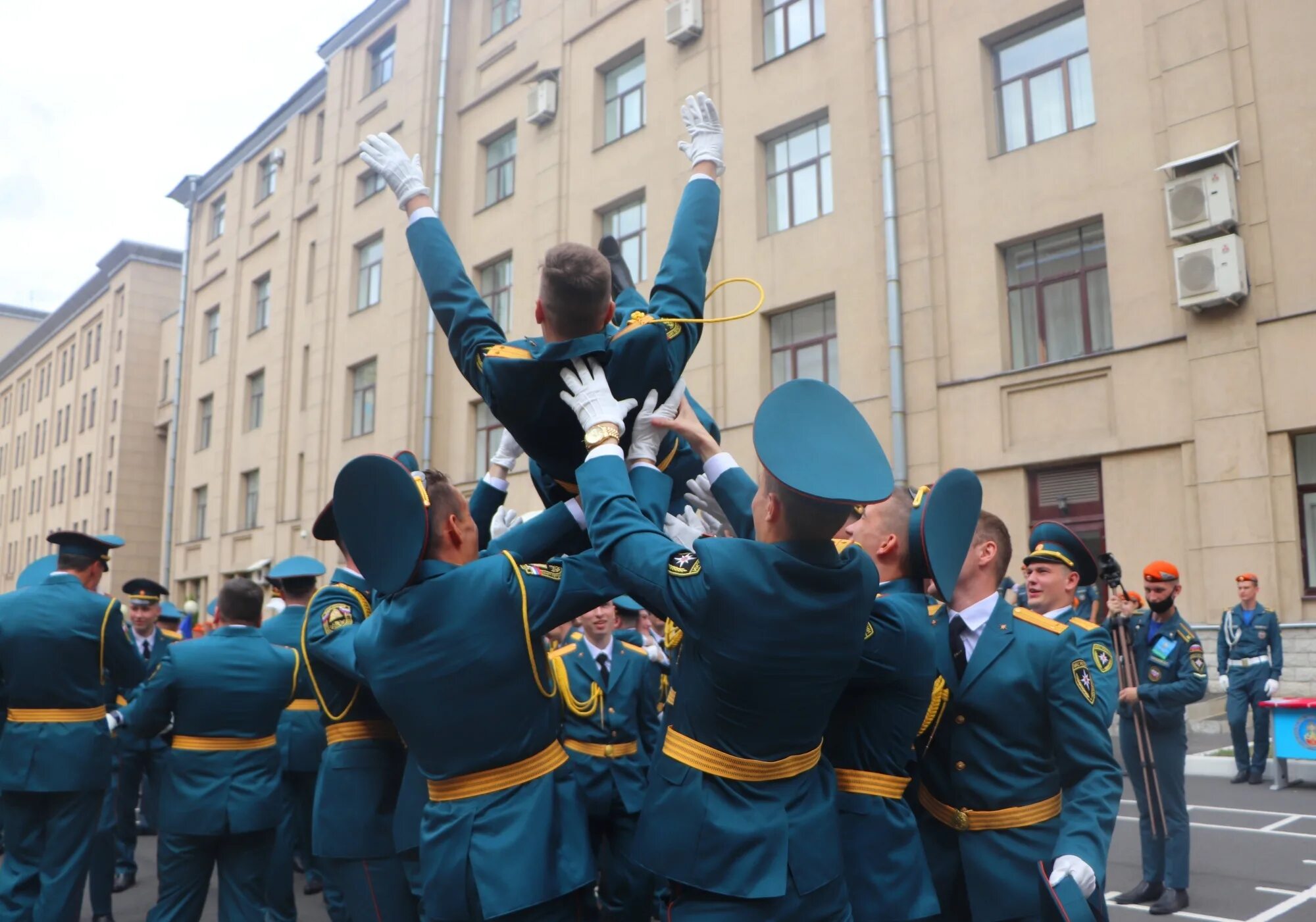 СПБ университет ГПС МЧС. Выпускник СПБ УГПС МЧС. СПБ УГПС МЧС РФ 2009. Выпускники 2007 СПБ УГПС МЧС. Новости часа сегодня в спб