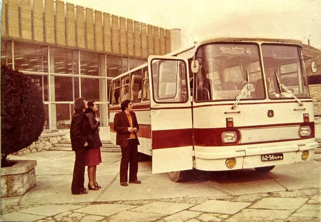 Советские автобусы крыма. ЛАЗ-697 турист. ЛАЗ 697/699 «турист». ЛАЗ-697 автобус. ЛАЗ 695н.