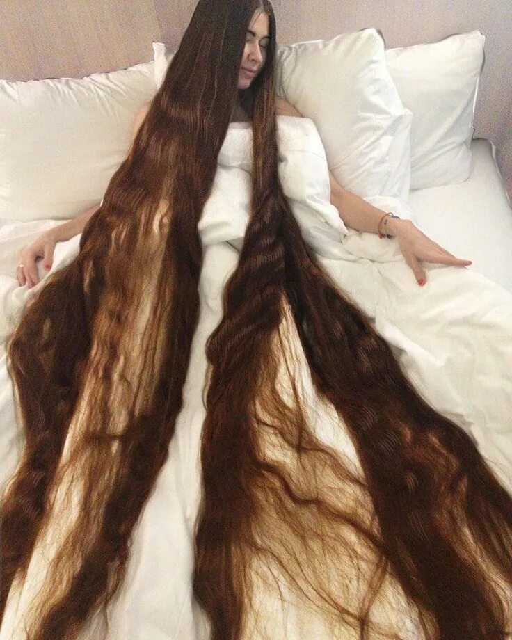 К чему снится красивые длинные. Алия Насырова длинные волосы. Алия Насырова Рапунцель. Алия Насырова самые длинные волосы. Алия Насырова длинная коса.