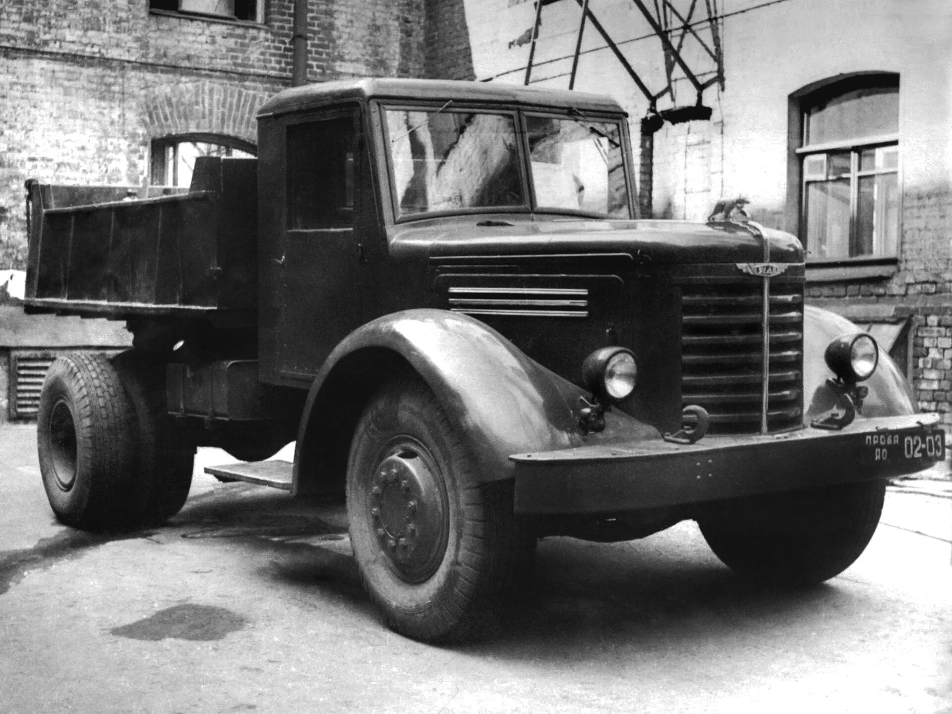 Яаз-214 грузовой автомобиль. Яаз-210. Ярославль ярославский моторный завод в ссср. Кременчугский автомобильный завод краз. Ярославский автомобильный завод.