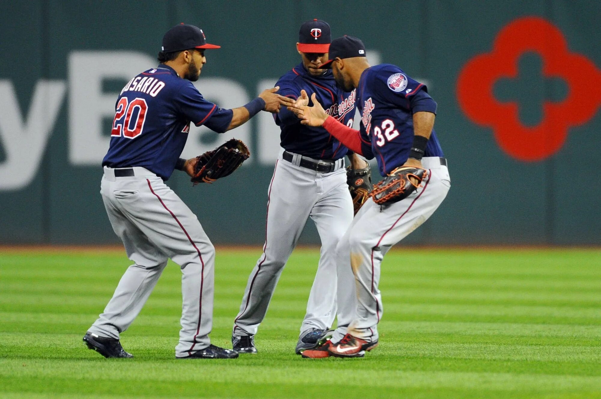Оболтус миннесота. Minnesota twins бейсболка. Миннесота твинс. Minnesota twins wallpaper. Minnesota twins.