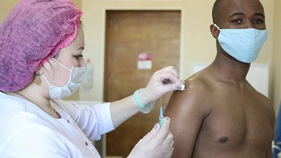 Обязательная вакцинация от коронавируса. Сделать иностранную прививку. Прививка. Иммунизация иностранных граждан. Сделать иностранную прививку.