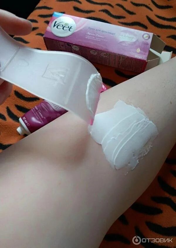 Как пользоваться кремом для депиляции veet. Крем для эпиляции veet. крем депилятор veet. аппликатор для депиляции кремом. лопатка для депиляции кремом.