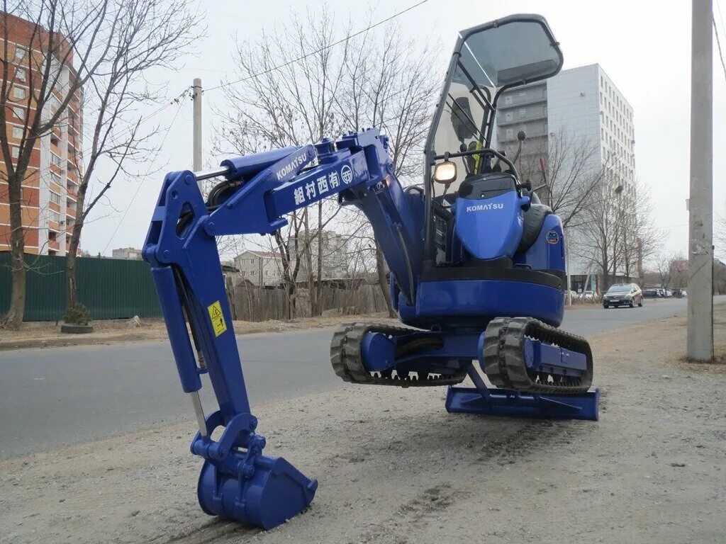 Купить японский экскаватор. Миниэкскаватор Коматсу PC 10. Komatsu 2007. Миниэкскаватор Коматсу ПС 58.. Синий цвет. Мини экскаватор из Японии.