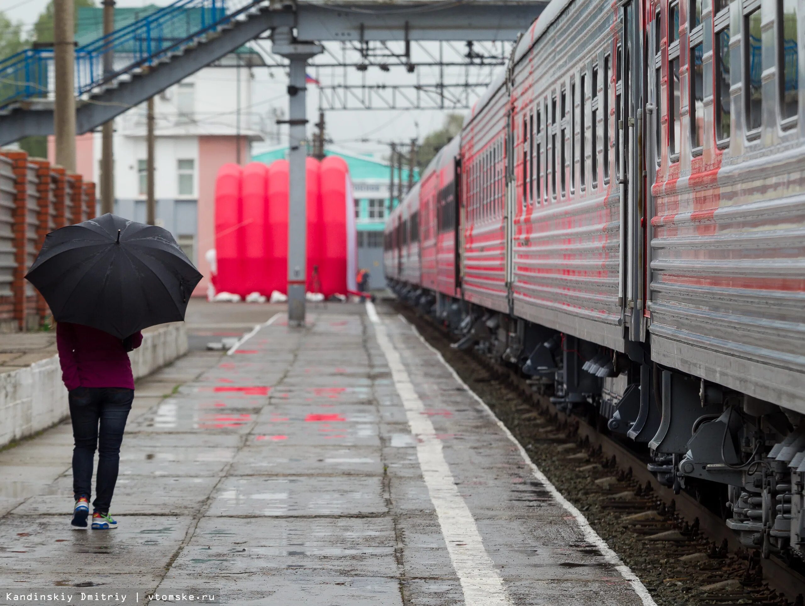 Движение поезда томск. Поезд Томск. Межрегиональный поезд РЖД. На поезде в ближайшие дни. Остановки поезда Москва.