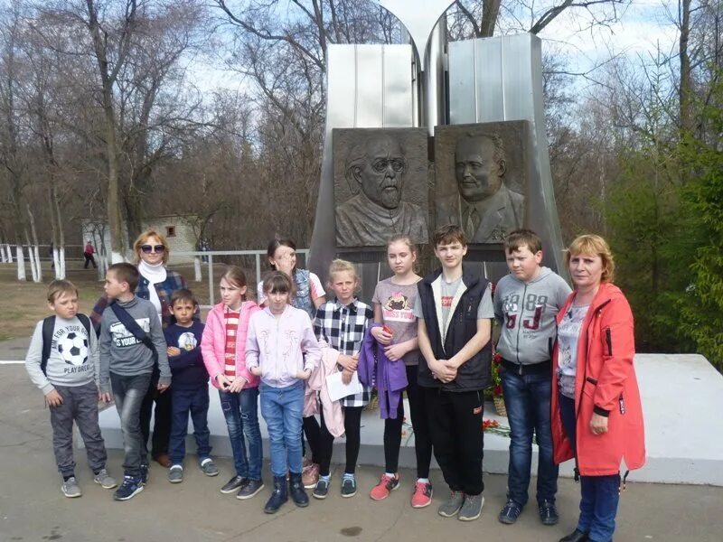 Погода на неделю шатки нижегородской области. День поселка Шатки. Школа в Шатках. Фото начальной школы в Шатках. Шатки 9 мая.