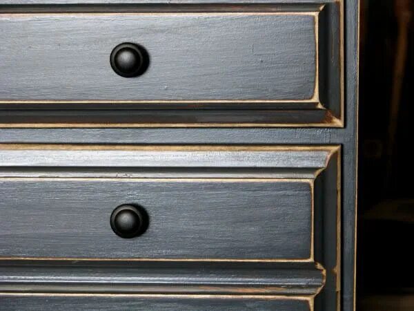 Перекраска старой мебели меловыми красками. Серая покрашенная мебель. Краска для мебели графит. Краска для мебели графит. Темно синяя краска для мебели.