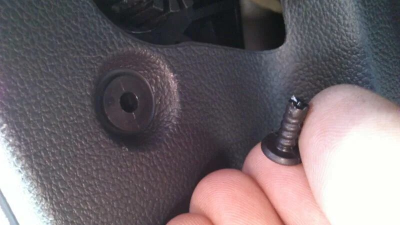 Skoda rapid снятие задней обшивки. Двери на шкода рапид 2020. Перетяжка дверей шкода рапид. Двери шкода рапид 2019. Пистоны порога шкода рапид.