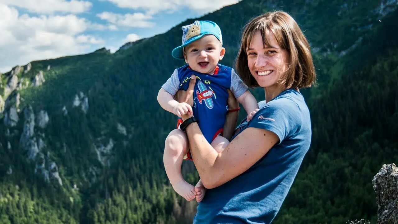 Mountain child. Горы для детей. Путешествие с ребенком в горы. Фотосессия в горах с детьми. Семья в горах.