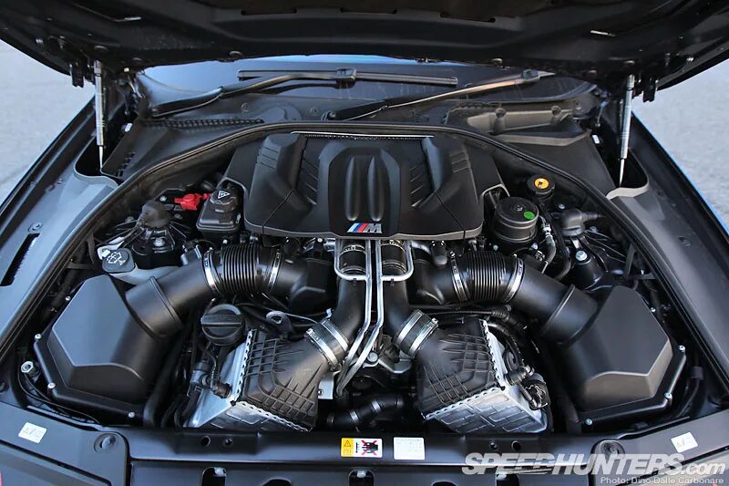 Мотор бмв м5. Bmw m5 f10 engine. 4 турбо. Bmw f10 twin turbo. М5 ф10 двигатель.