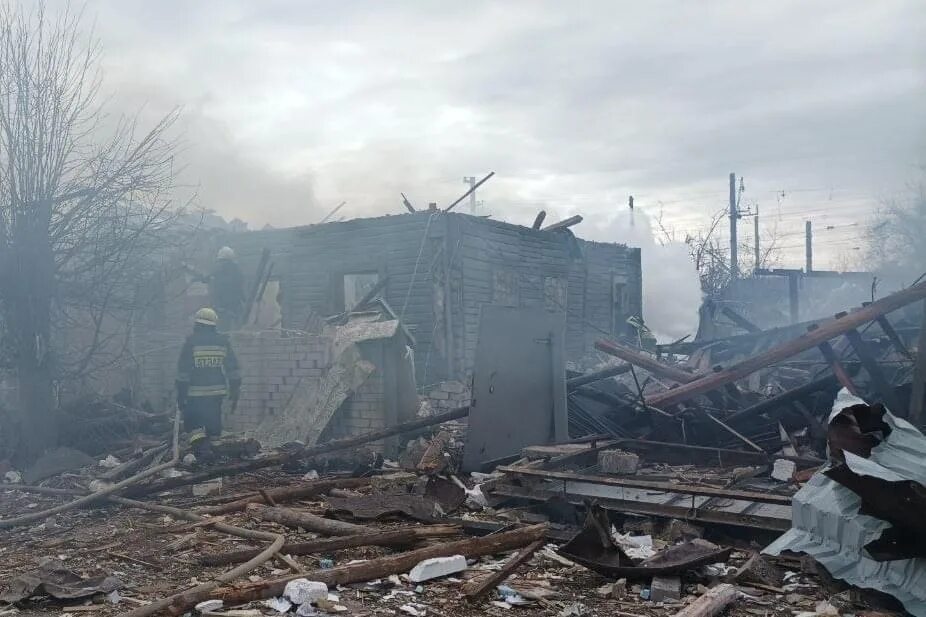 Крупный пожар. Большой пожар. Разбитые города Украины.