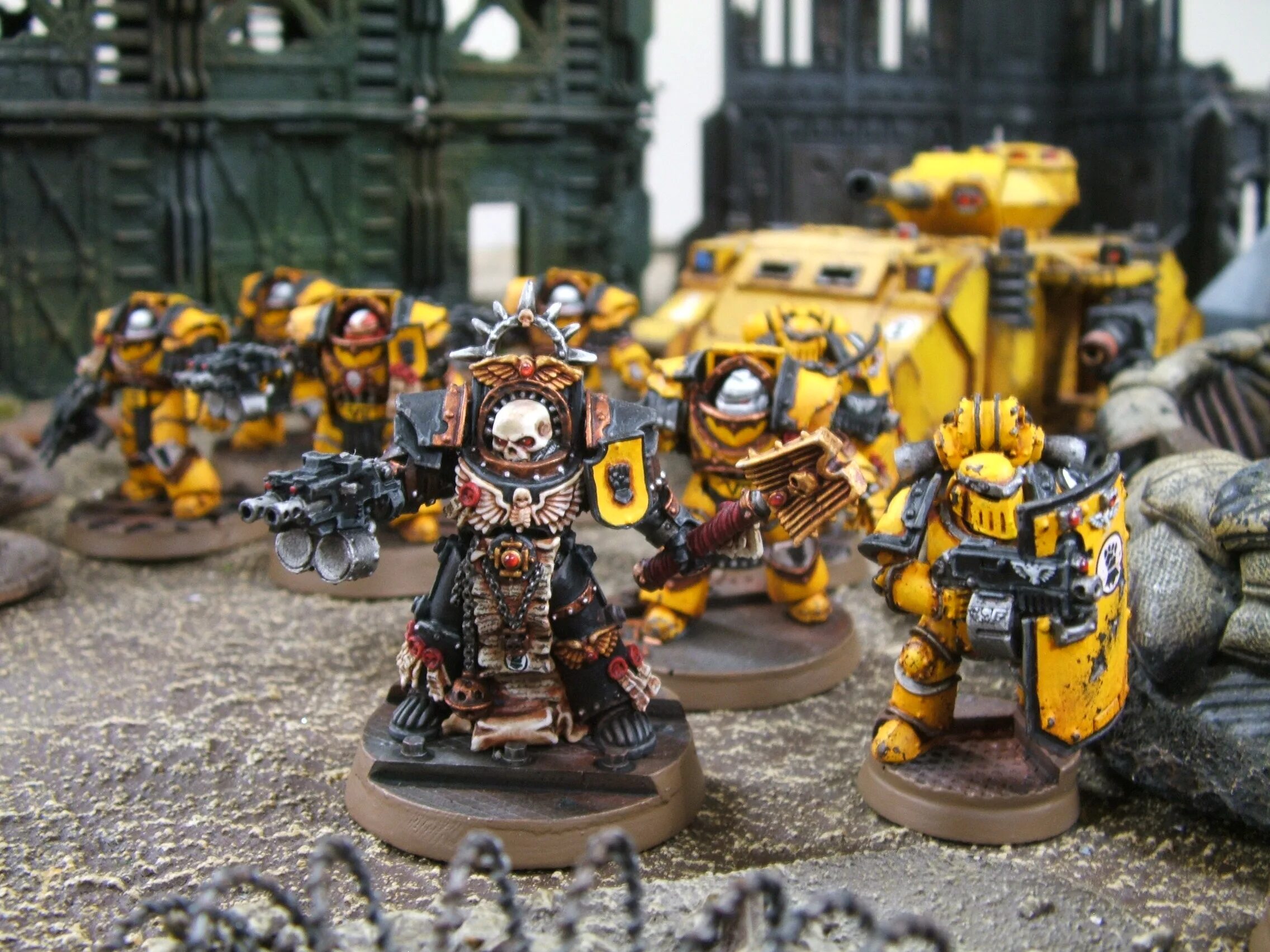 Вархаммер 40000 имперские кулаки. Имперские кулаки warhammer 40000. Легион имперские кулаки миниатюры. Имперские кулаки вархаммер миниатюры. Вархаммер 40000 имперские кулаки.