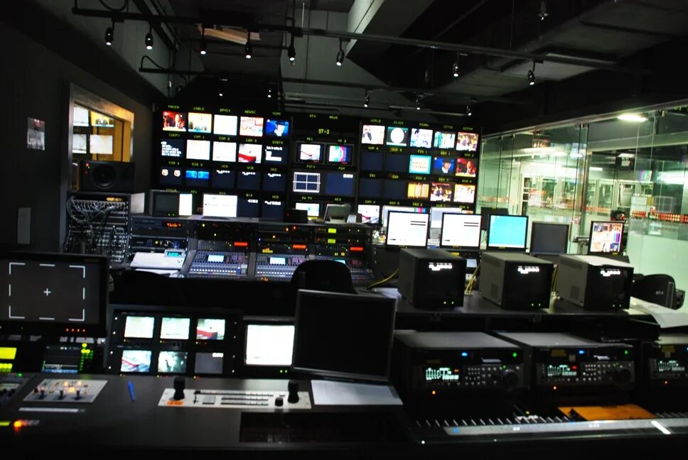 Broadcast TV. News Control Room. Control Room TV. Broadcast Studio. Control телевизоры