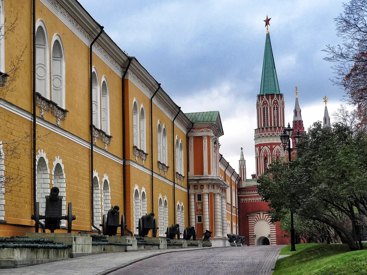 Арсенал московского кремля московский кремль. Арсенал Московского Кремля Чоглоков. Арсенал Цейхгауз Московского Кремля. Чоглоков здание Арсенала Московского Кремля.