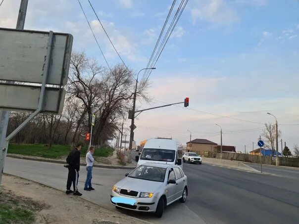 Ост прямая. Остановка прямая Волгоград. Ул Гвоздкова Волгоград. Авария 30 сентября на балабанском перекрёстке в Молдове. Авария 30.05.2016 Комсомольская проходная.