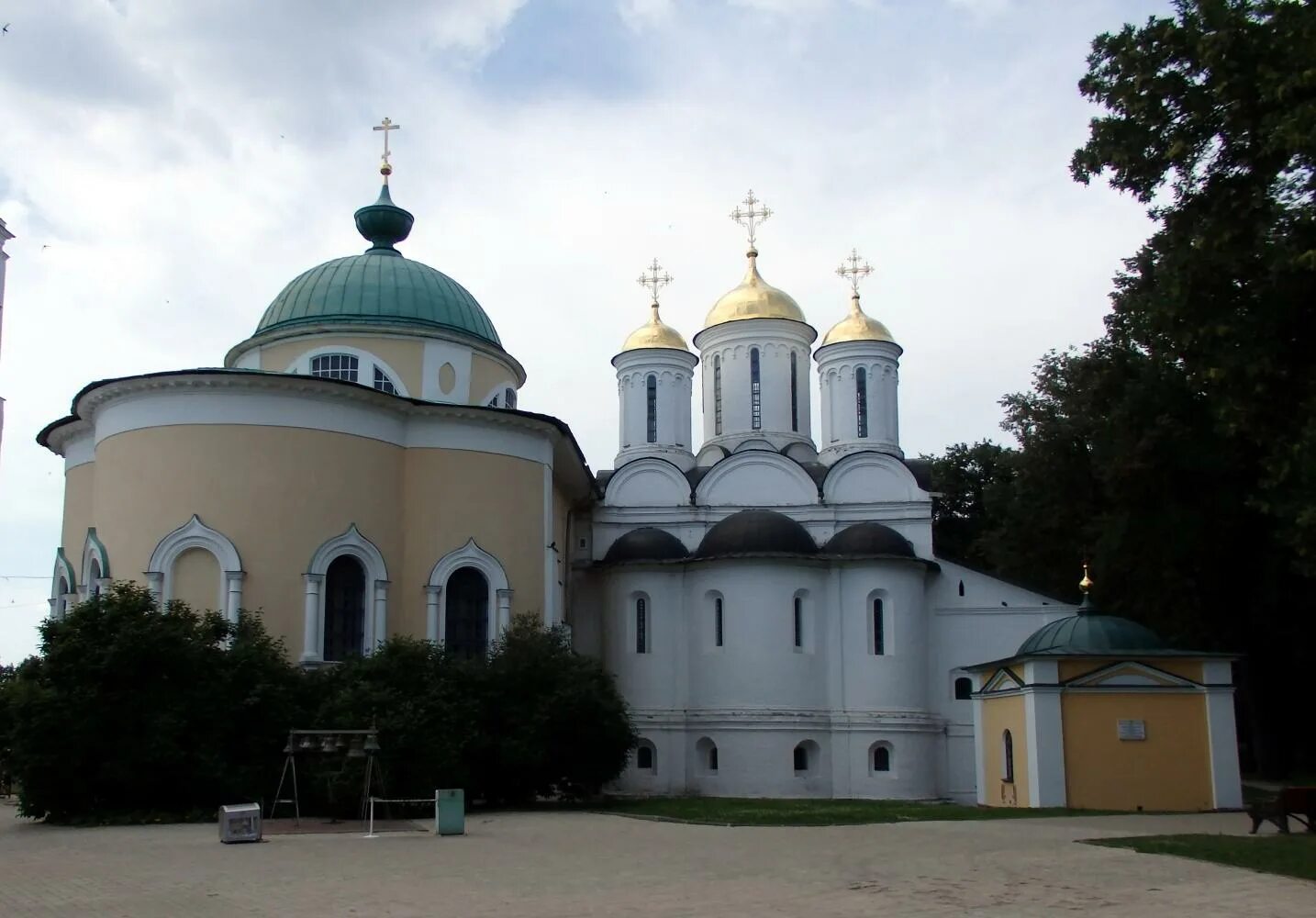 Богоявленская площадь 25 ярославль. Храм ярославских чудотворцев Ярославль. Спасо-Преображенский монастырь Ярославль.