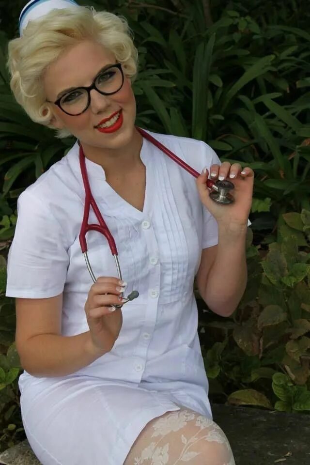 Красивые врачихи. Госпожа доктор. Красивые медсестры. Медсестра в очках. Полненькие медсестры