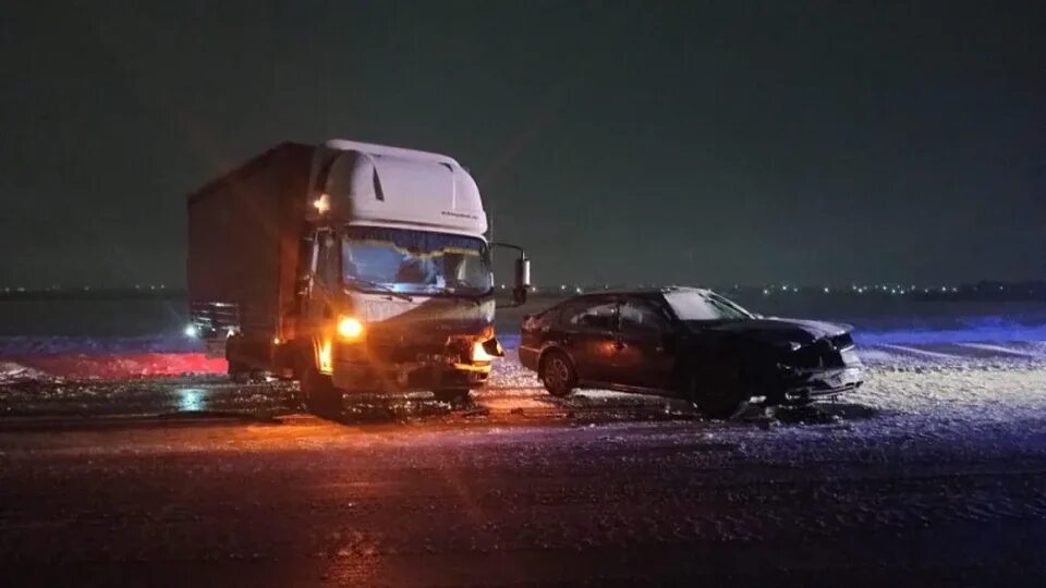 ДТП на м5 за последние сутки в Самарской области. Авария на трассе м5 Урал 2021. Авария в Сызранском районе на трассе м 5. Трасса м5 Сызрань. На встречной полосе столкнулся