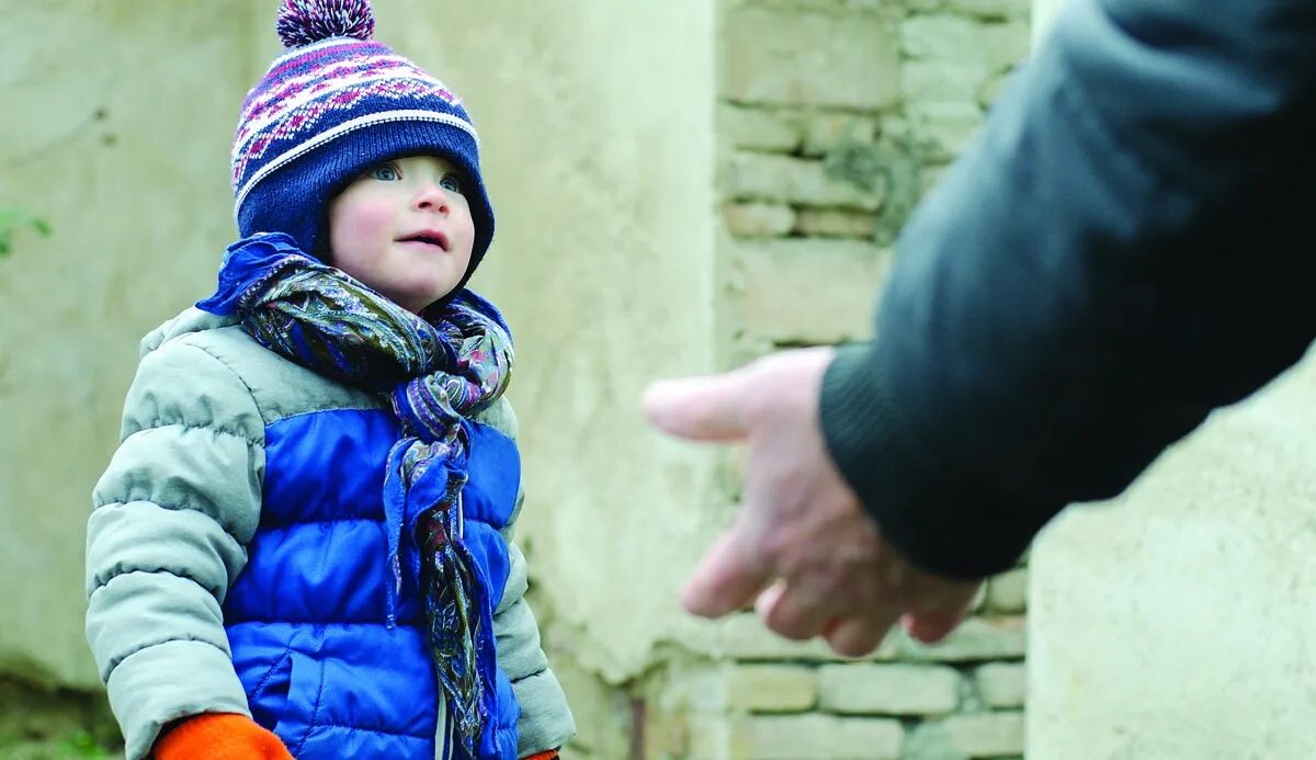 Кража ребенка социальный эксперимент. Кража ребенка социальный эксперимент. Как воруют детей постарше. Люди которые крадут детей. Как крадут детей.