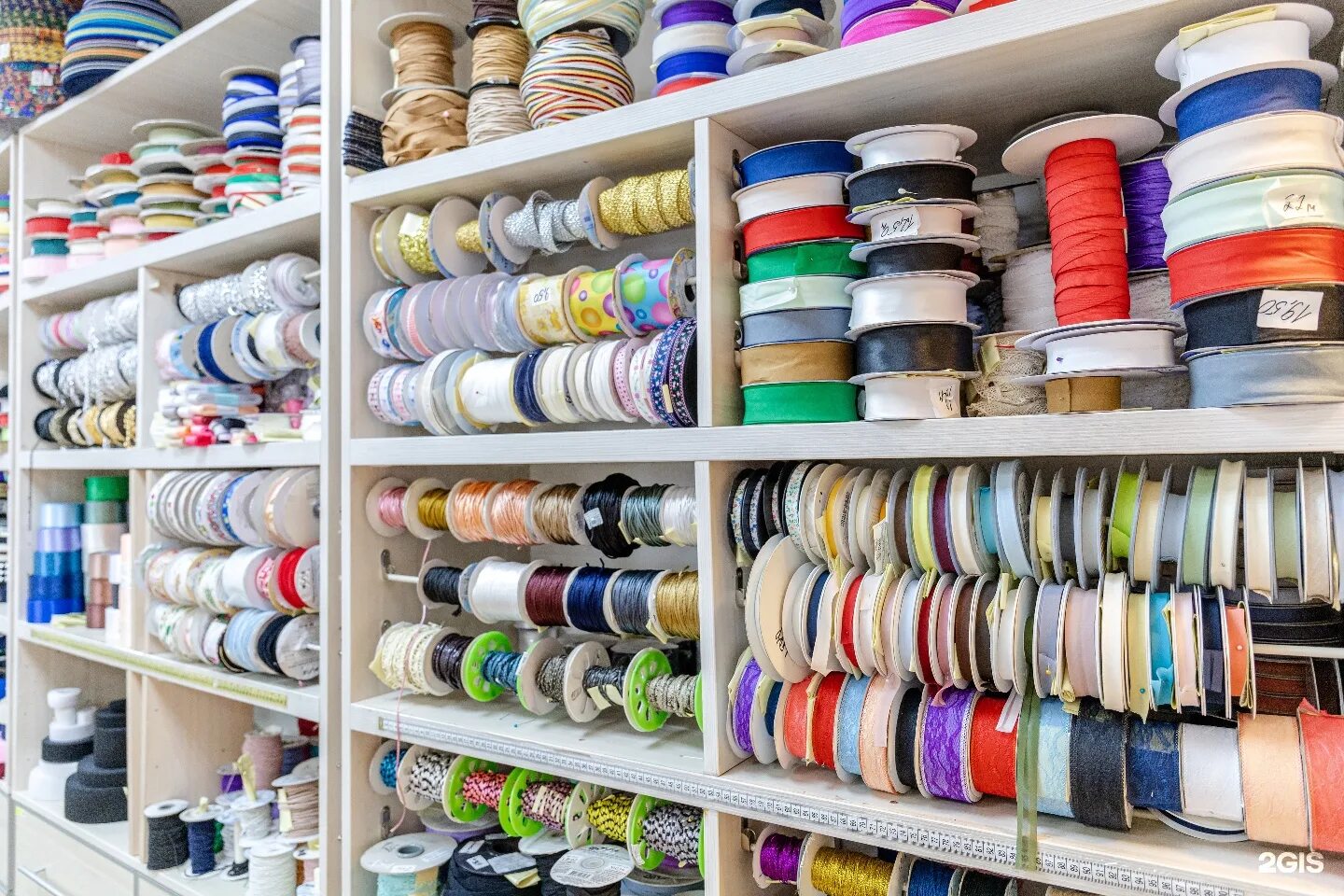 Адреса магазинов мир ткани. Ткани мира. Мир ткани. Мир швейных машин челябинск молодогвардейцев. Мир ткани калининград.