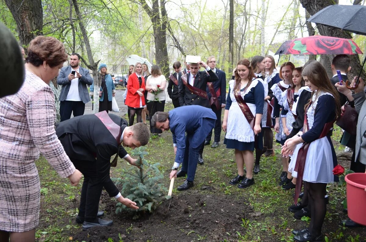 Последний 14 32. Школа 41 Комсомольск-на-Амуре. 32 Школа Комсомольск на Амуре. 14 Школа Комсомольск на Амуре. Выпускной Комсомольск на Амуре.