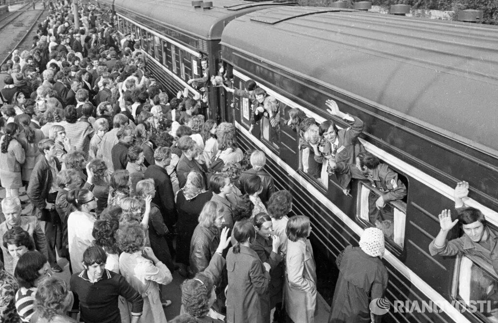 Поезд дружбы севастополь 1992. Электричка дружба народов пятилетка. Железная дорога дружба. Расписание ласточки самара жигулевское море. Бам 1974 год.