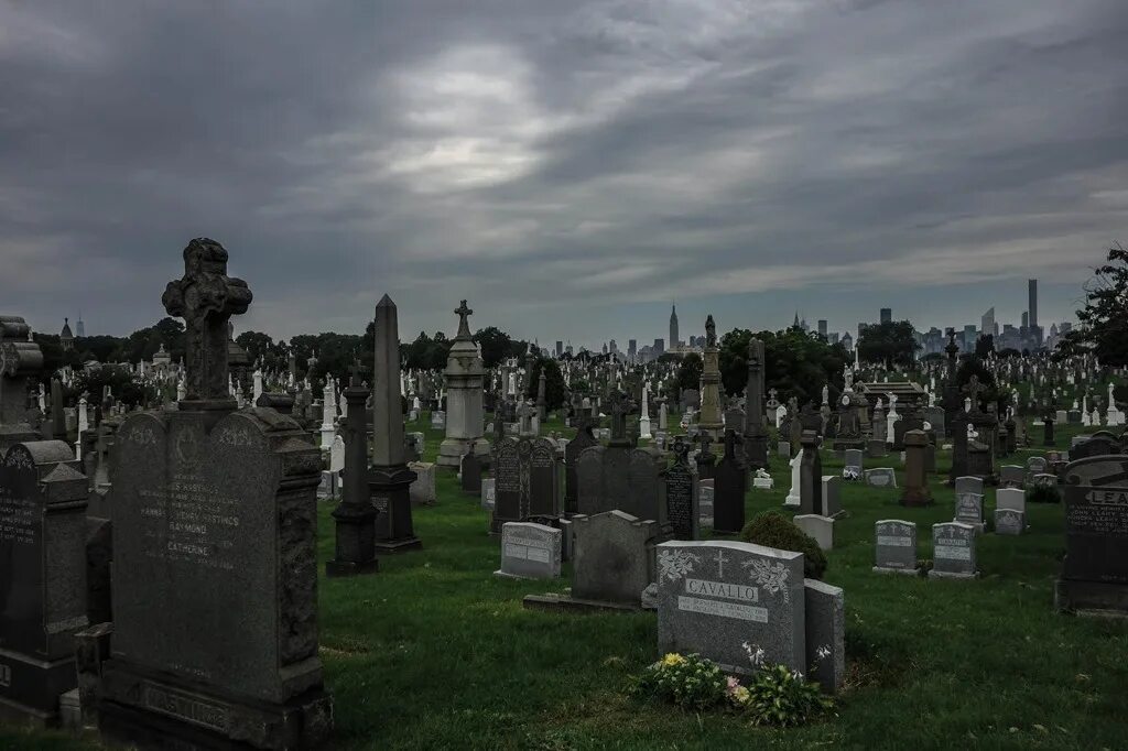Где раньше были кладбища. Гросс Фреденвальде кладбище. Голгофа (кладбище, Куинс). Нью Йорк кладбище Квинс. Кладбище Карвелишкю.