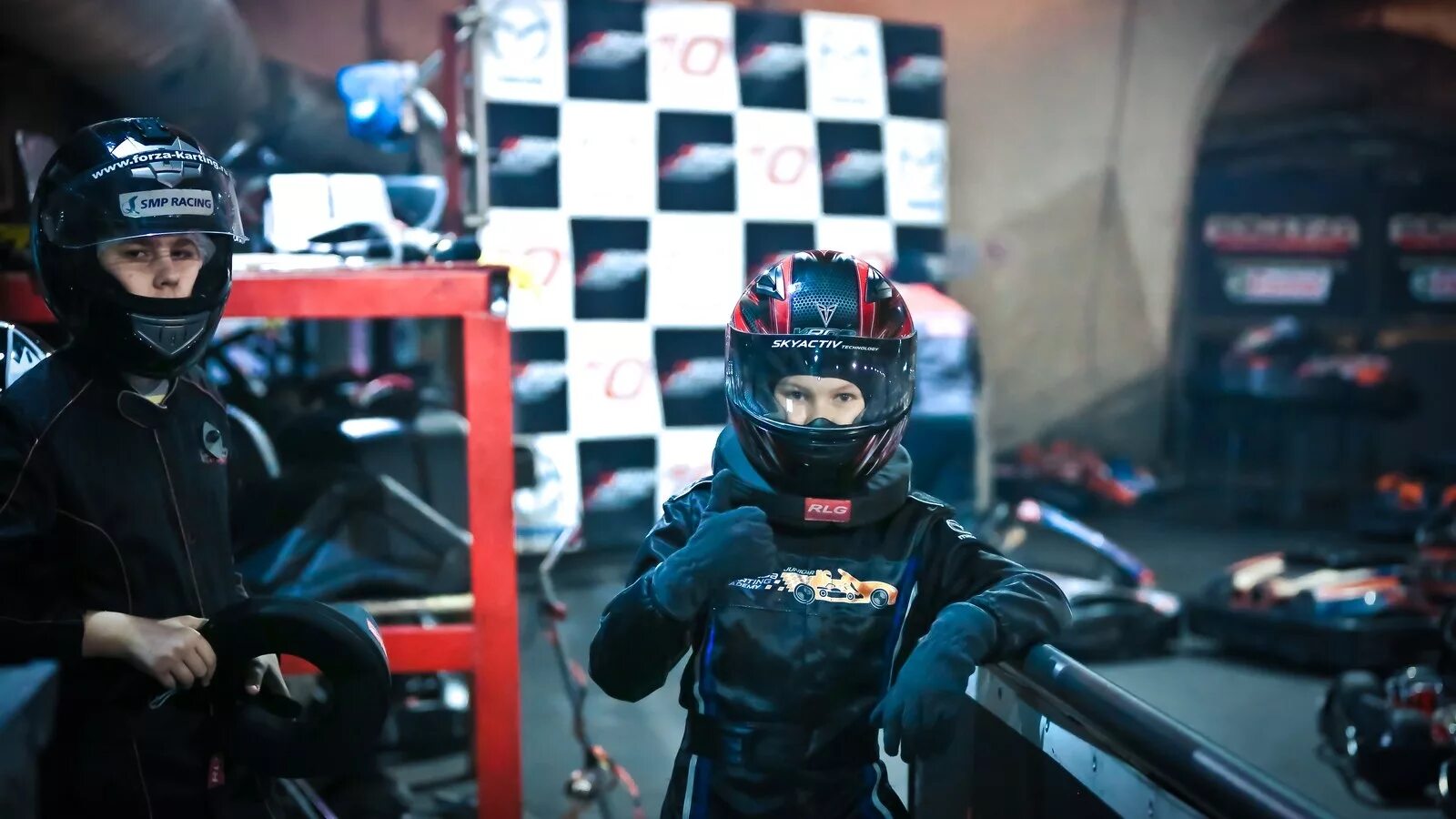 Супер тейковер шоу с жигулями. Как становятся гонщиками. Как стать автогонщиком. Гонщики. Портреты автогонщиков.