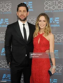 Actors Emily Blunt and John Krasinski arrive at the 20th Annual... Fotografía de