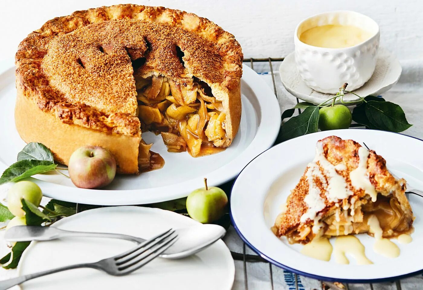 Apple dishes. NP Apple pie. Apple dish Jew. Delicious dishes in Italy an Apple pie.