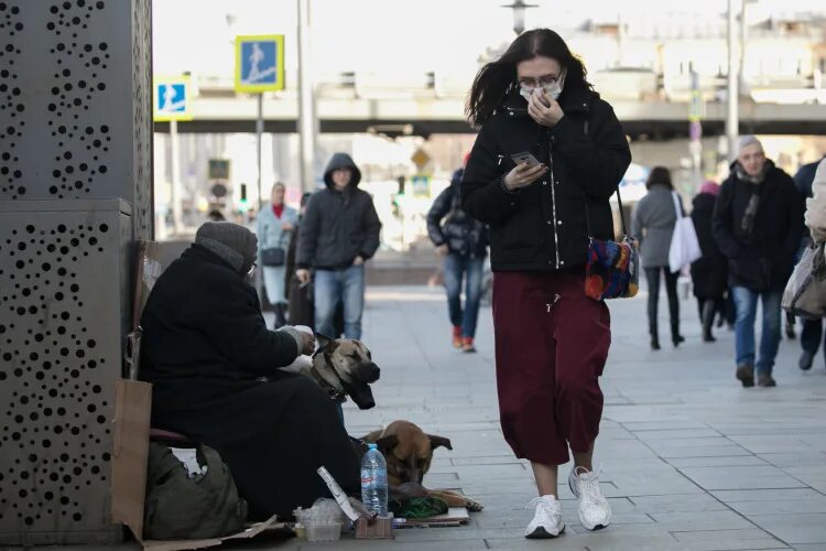 Нищие россияне. Нищета в России. Бедность в России. Нищета москва