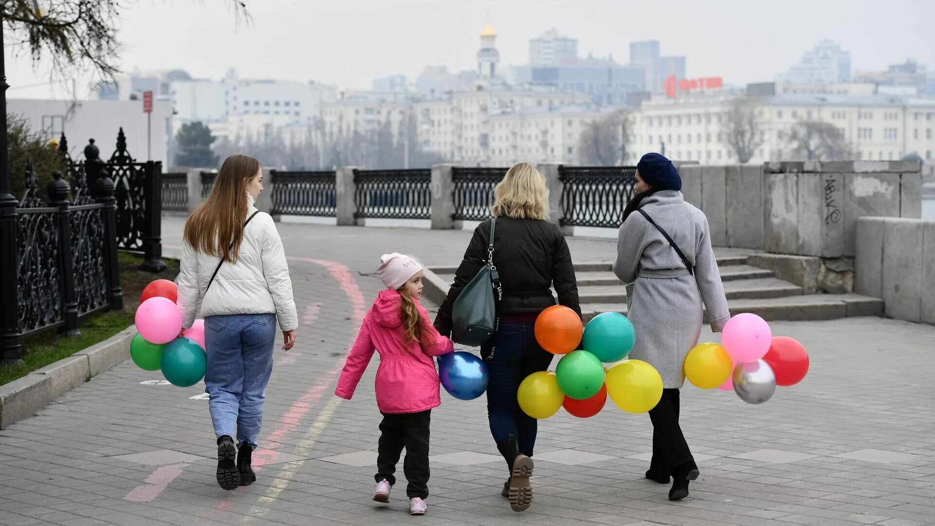 Май отдыхаем 10 дней. Празднование дня Победы. Празднование 1 мая. 1 Мая в России. 1 Мая праздник.