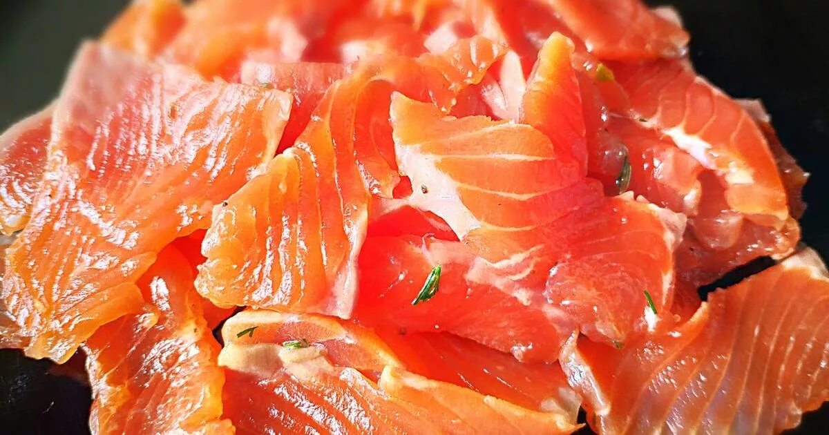 семга малосольная в ресторанах. чавыча соленая. форель гравлакс. соленая семга кусочками. мраморная семга.