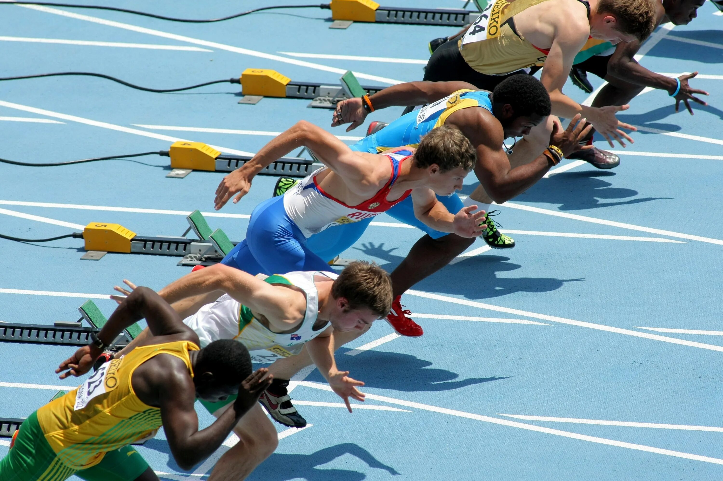 What people do sports for. Спортсмен на старте. Спортивные соревнования. Бегуны на старте. Движение спорт.