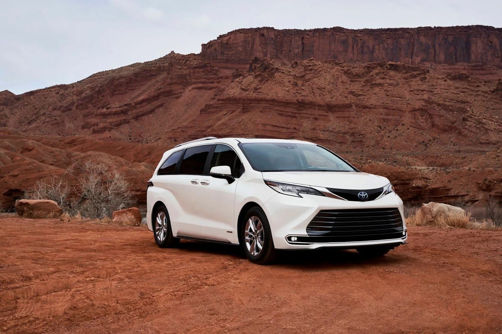 Toyota Sienna 2021. Минивэн Тойота Сиенна 2021. Toyota Sienna 2022. Toyota Sienna 2020.