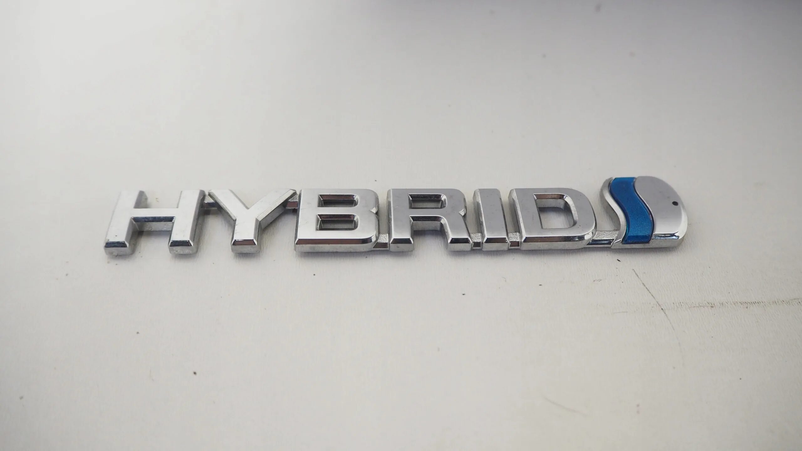 Значок гибрид. Toyota Hybrid шильдик. Значок Тойота гибрид. Гибрид Тойота лого.