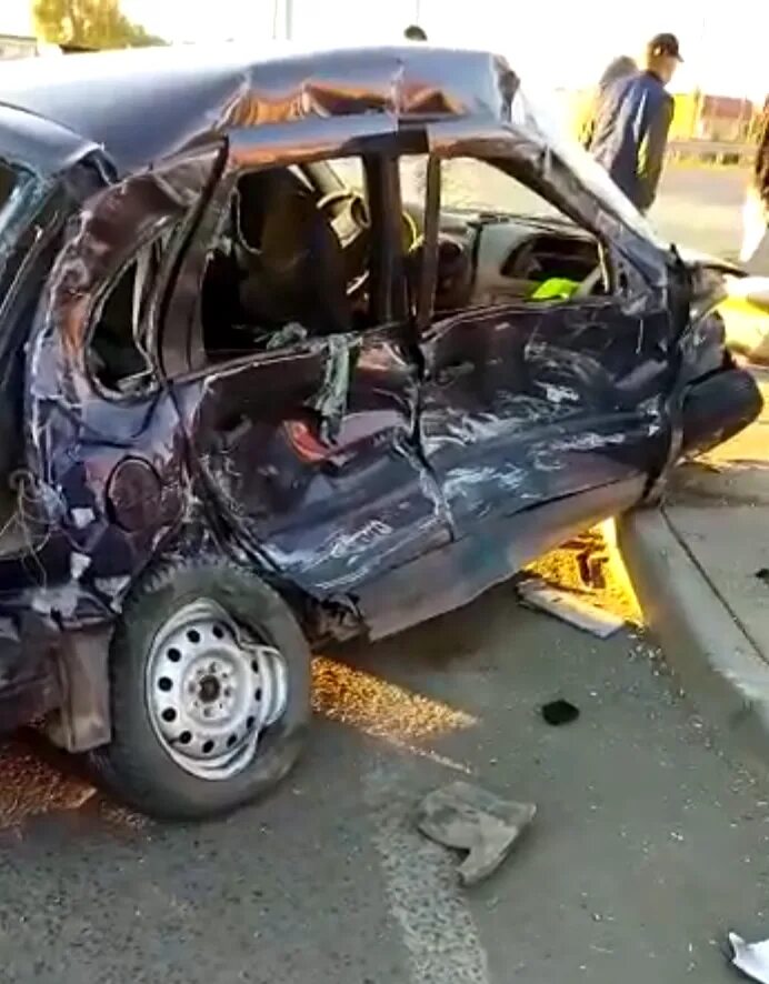 уаз буханка перевернулась. авария соль илецк акбулак. авария на трассе соль илецк акбулак. дтп в соль илецке 22 декабря 2020. дтп в оренбургской области.