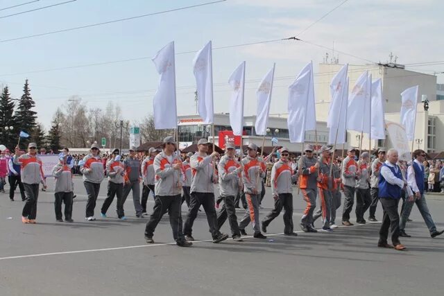 Шествие суть времени. Демонстрации трудовых коллективов в России.
