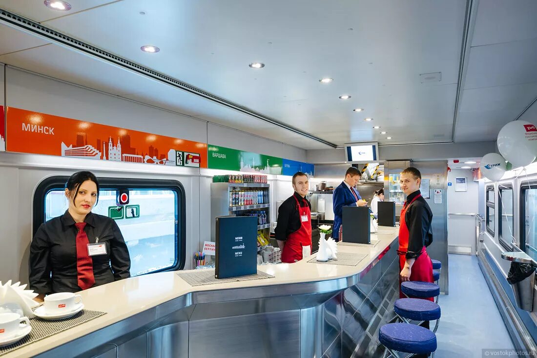 Москва берлин лететь. Поезд стриж москва берлин. вагоны москва берлин. купейный вагон стриж берлин. вагон бистро в сапсане что это.