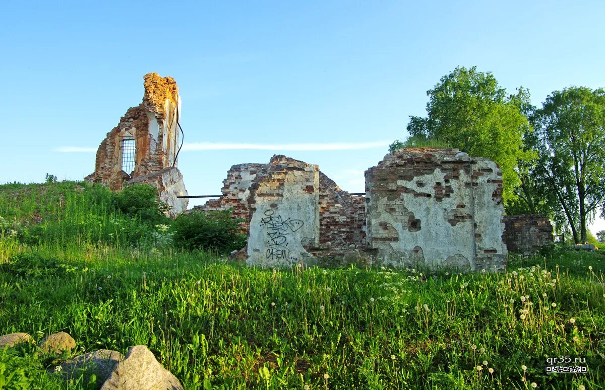 Троицкая гора в петергофе. Руины храма шенкурск. Троицкой горе в петергофе. Вид с троицкой горы на петергоф 1990е гг. Троицкой горе в петергофе.