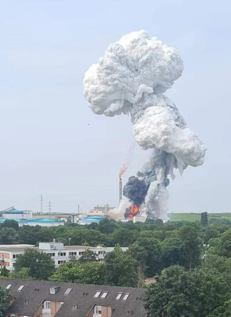 возникнуть мощный. взрыв на нефтезаводе в венесуэле. магнитные бури. вулкан мауна лоа извержение. новосибирск взрыв азс 14 июня.