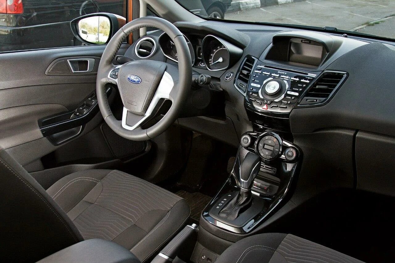 Ford fiesta 1. Форд фиеста салон. Форд фиеста 2018. Форд фиеста комплектации. Форд фиеста 2015.