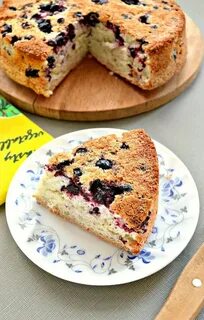 Шарлотка с смородиной