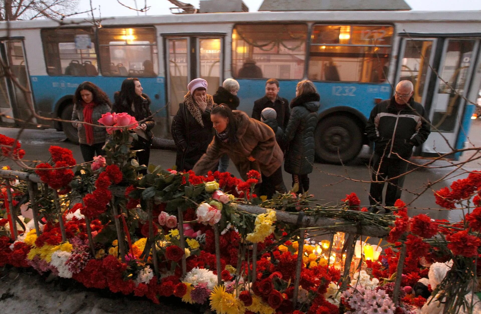 30 декабря 2013 года. 30 декабря 2013 год волгоград взрыв троллейбуса. теракт волгоград вокзал 2013. теракт в волгограде 30.12.13 вокзал. взрыв на вокзале в волгограде, 2013 год.