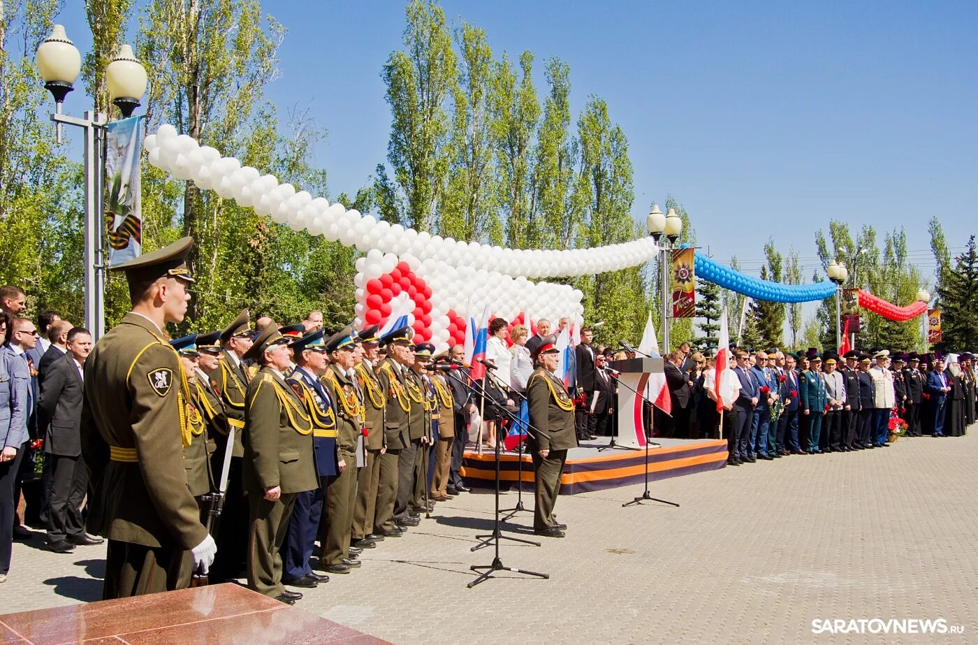 Сквер 70 летия Победы Саратов. Парк 70-летия Победы 9 мая. Парад Победы в честь 70 летия Великой Победы. Сквер 70 летия Победы Петровск. Район 70 летие победы