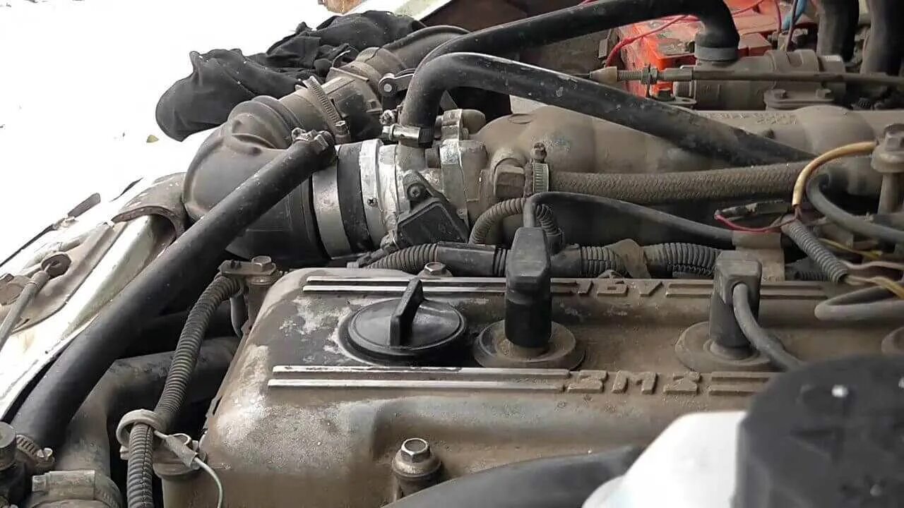 Двигатель ест масло. Змз 406. Головка 406 двигатель. Замена колец киа спектра. Масло в газель змз 406.