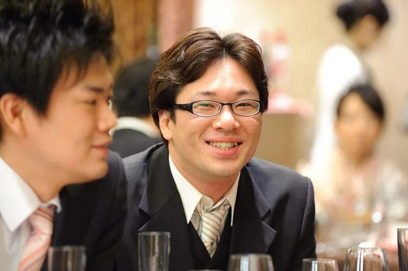 Японец адреса. Обычный японец. Магазин miniso пражская. Вывески в японии. Японский магазин в москве минисо.